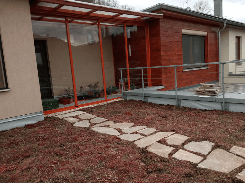 Ukázka realizace zelené střechy ve Vrané nad Vltavou