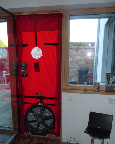 Ukázka průběhu blower door testu