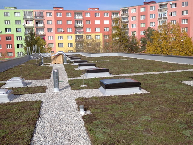 Ukázka realizace zelené střechy v Plzni